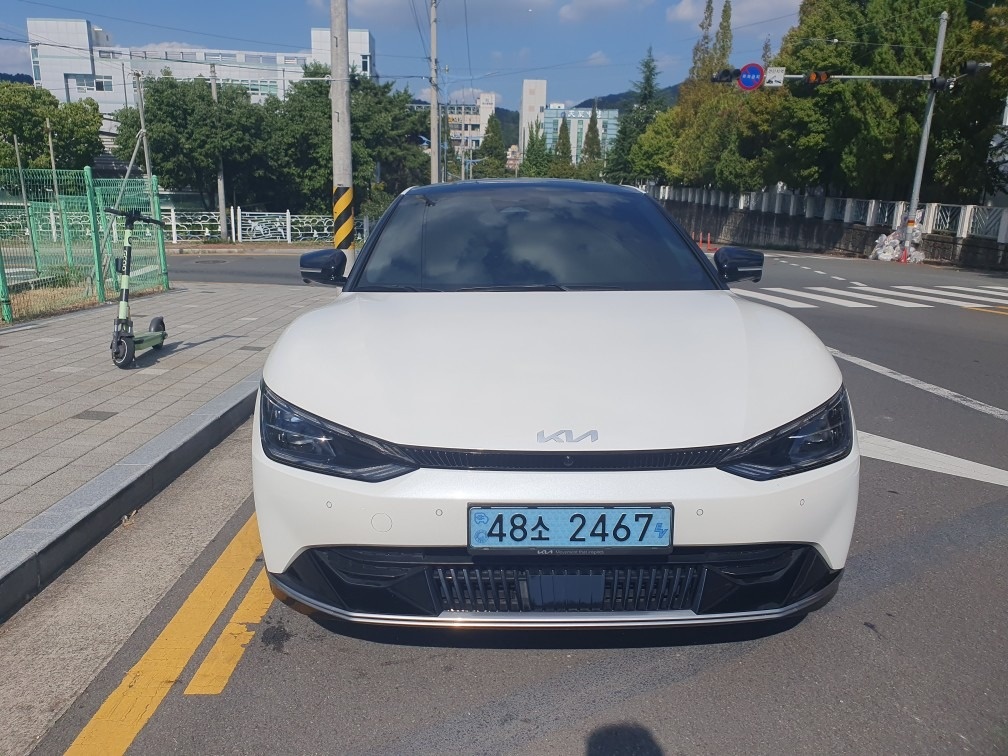 EV6 CV BEV(롱레인지/77.4kWh) RWD 어스(470km) 매물 썸네일