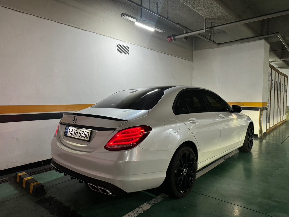 튜닝내역
- AMG C63 바디킷(범 중고차 직거래 (4)