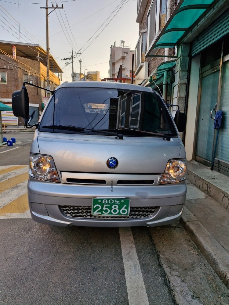 캠핑카로 쓸수 있게 적재함과  침대로 중고차 직거래 (5)