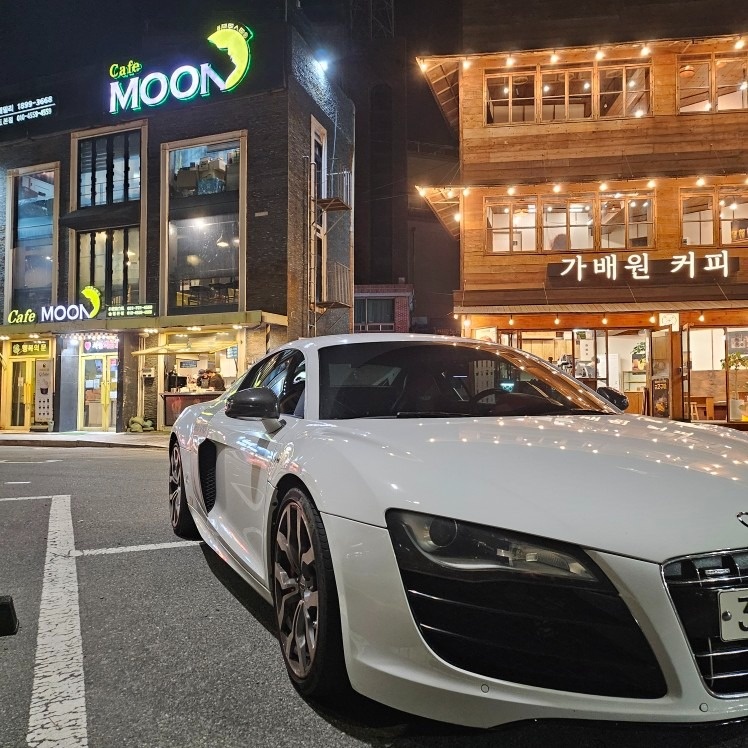 R8 Ⅰ 42 5.2 (V10 FSI) 쿠페 콰트로 (525마력) 매물 썸네일