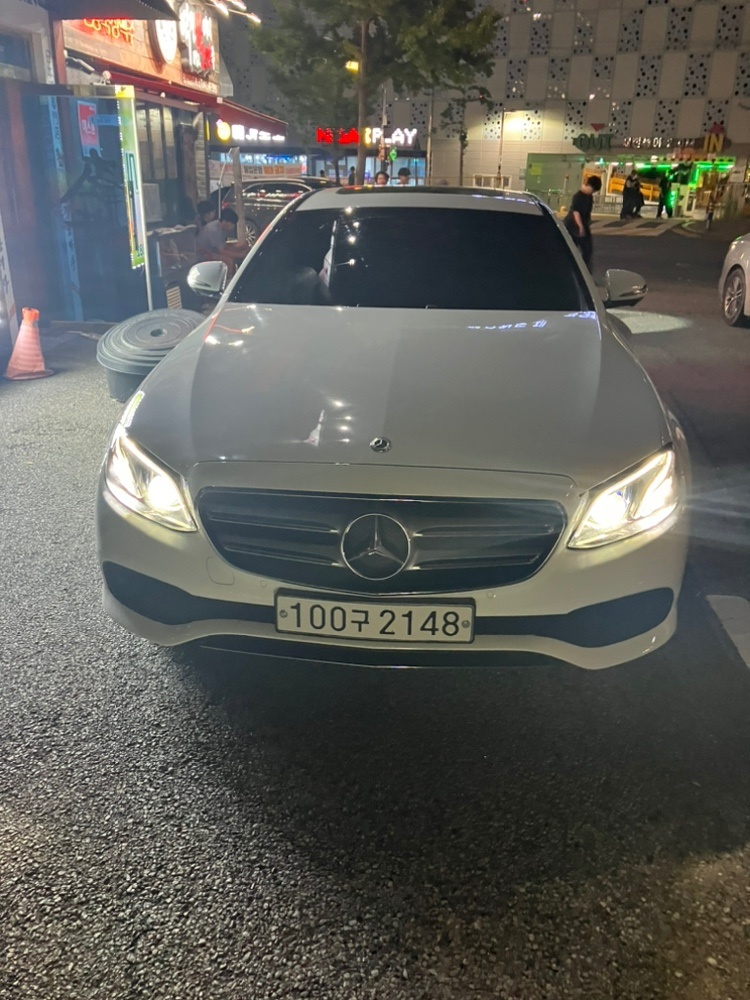 E 클래스 W213 E300 4Matic 전기형 (211마력)아방가르드 매물 썸네일