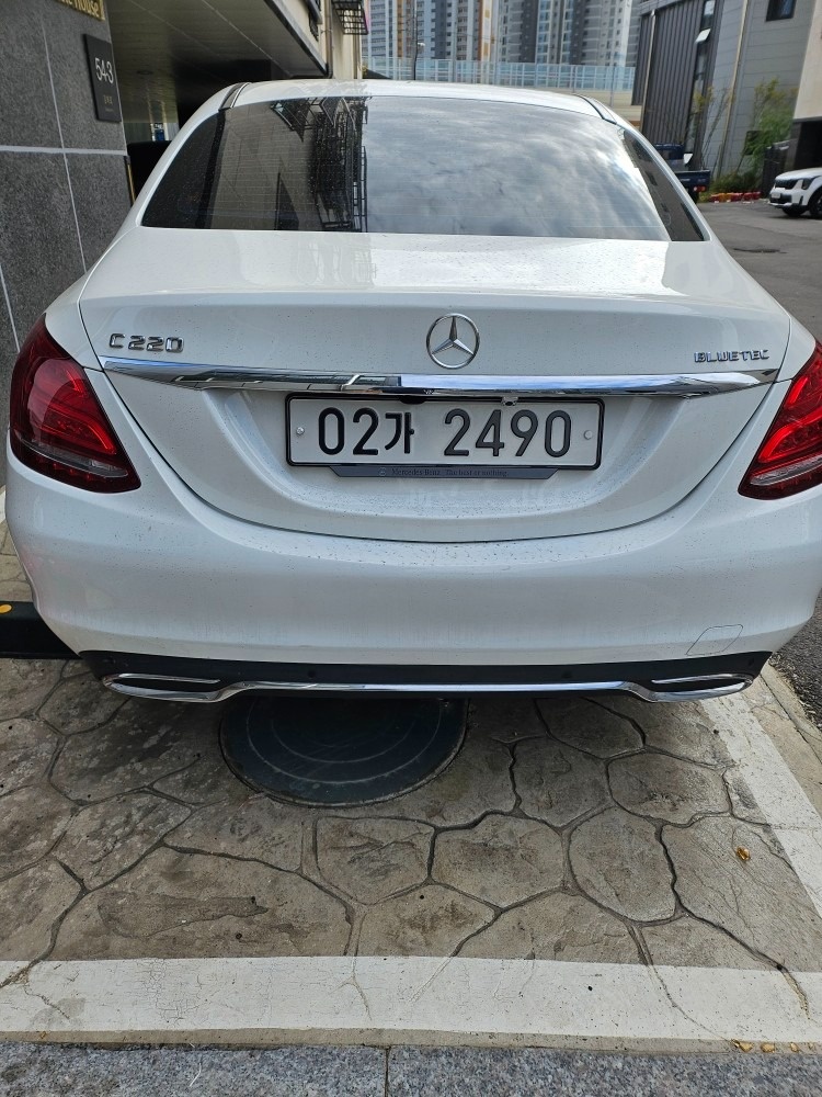 
벤츠 c 클래스 w205 c200  중고차 직거래 (2)