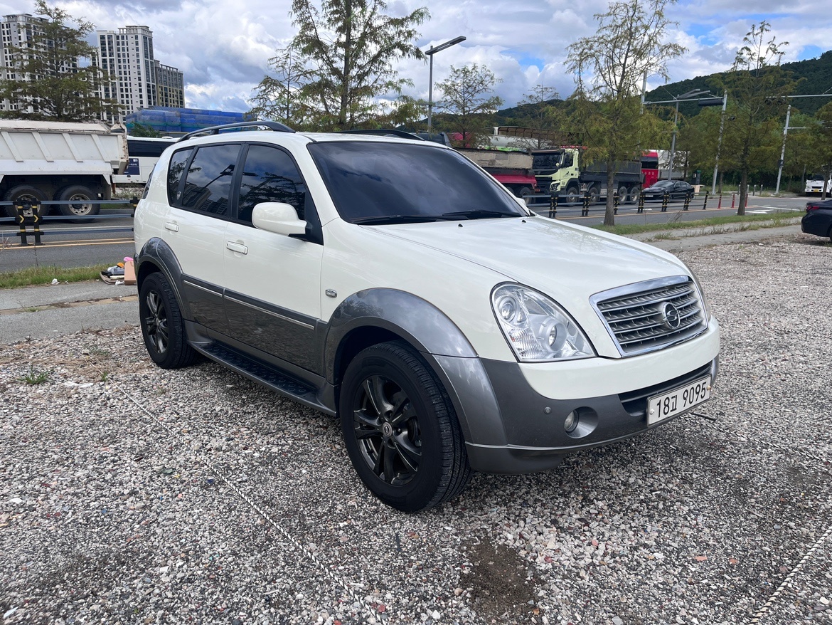 슈퍼 렉스턴 Y200 7인승(디젤 RX4) 4WD 최고급 매물 썸네일