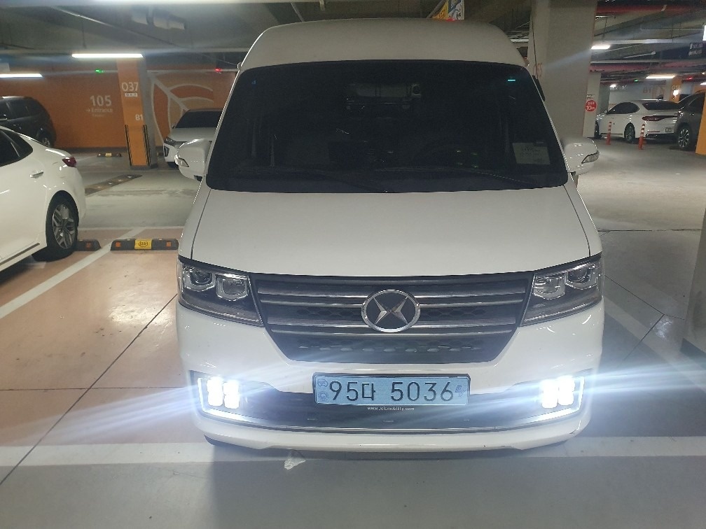 이티밴 BEV(2인승 41.9kWh) RWD (227km) 매물 썸네일