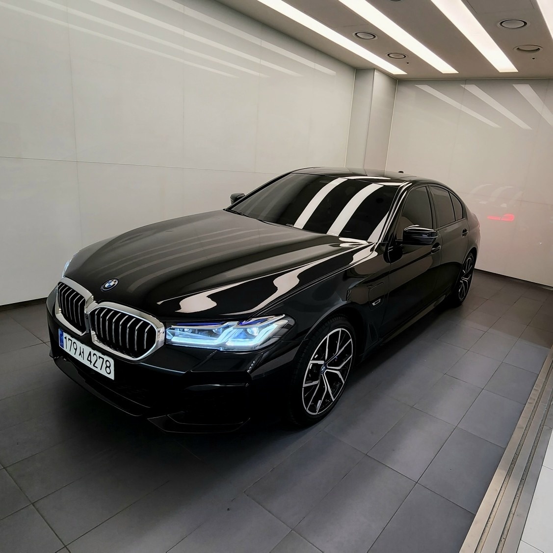 1. 제조사, 모델명 : BMW, 5 중고차 직거래 (4)