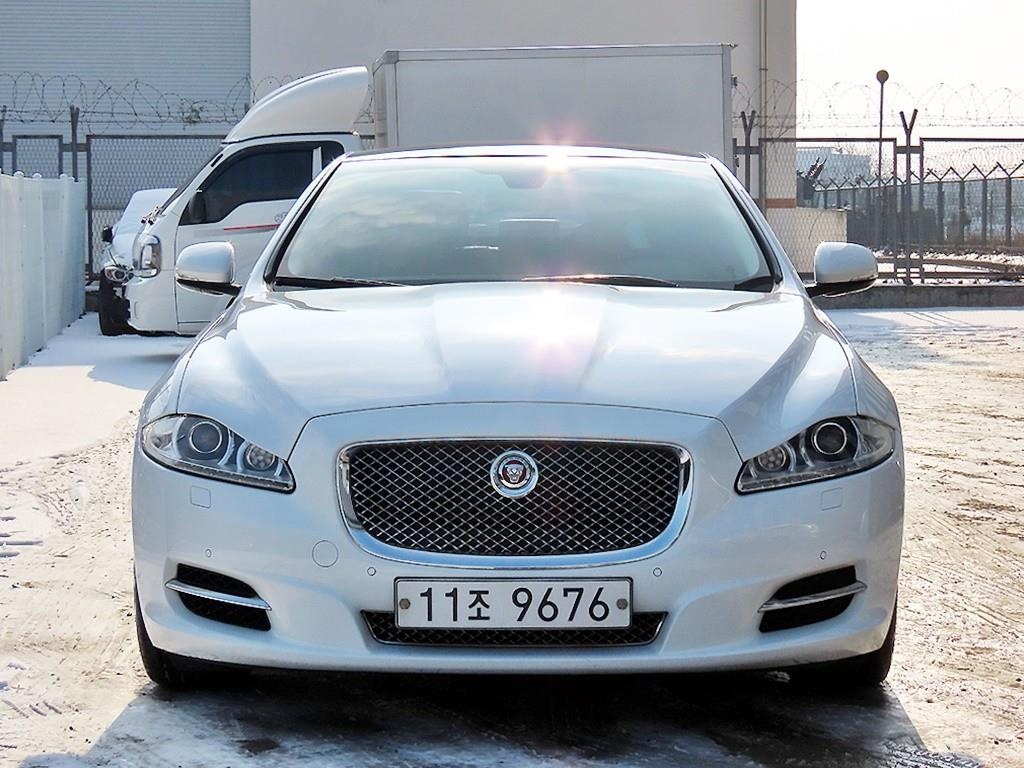 XJ X351 3.0 d 프리미엄 럭셔리 LWB 매물 썸네일