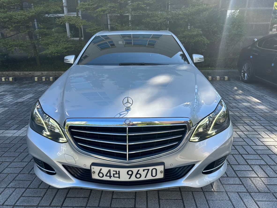 
W212 후기형 E300 엘레강스  중고차 직거래 (1)