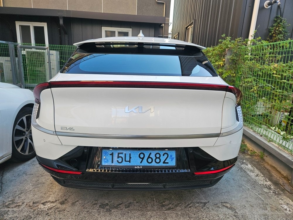 EV6 CV BEV(롱레인지/77.4kWh) RWD 어스(470km) 매물 썸네일