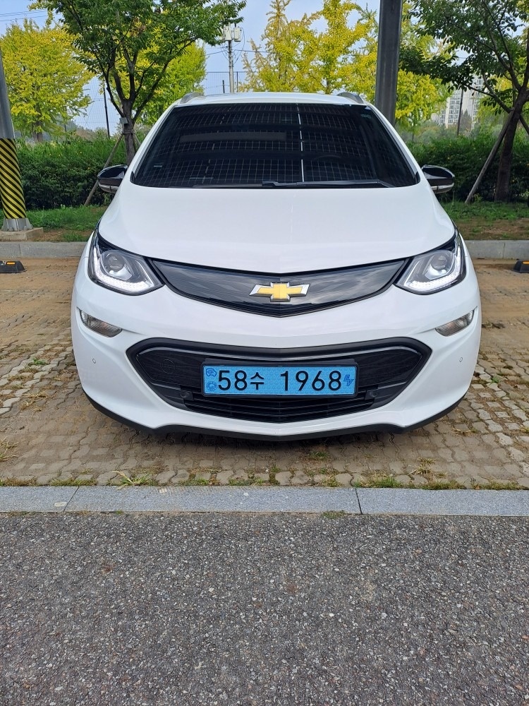 볼트 BEV(66kWh/414km) FWD 프리미어 매물 썸네일