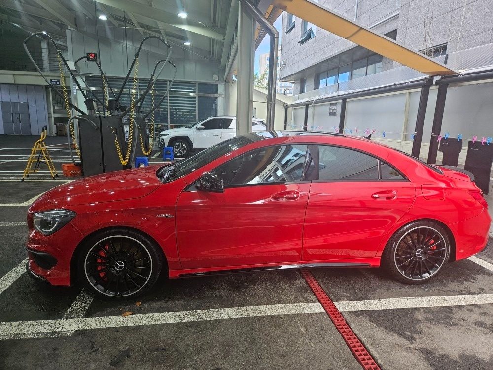 벤츠 CLA 45 AMG 4MATIC 중고차 직거래 (4)