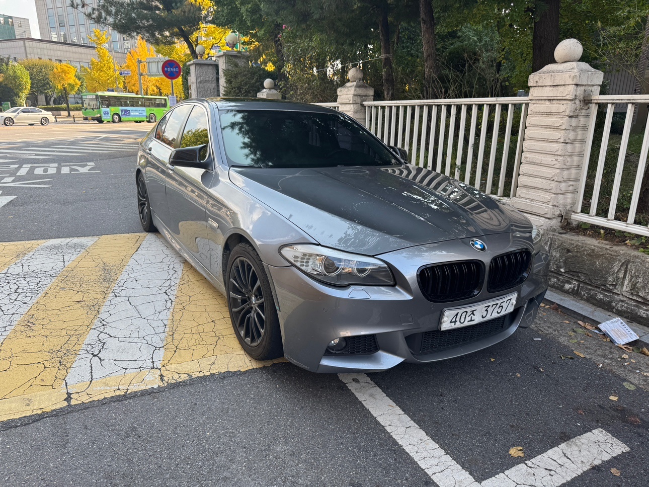 12년 bmw f10 520d 입니다