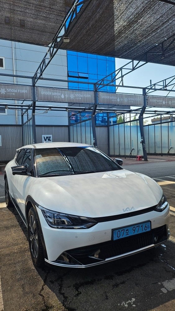 EV6 CV BEV(롱레인지/77.4kWh) RWD 어스(470km) 매물 썸네일