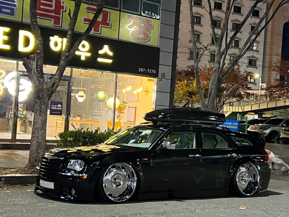 크라이슬러300C 5.7 HEMI 
 중고차 직거래 (29)