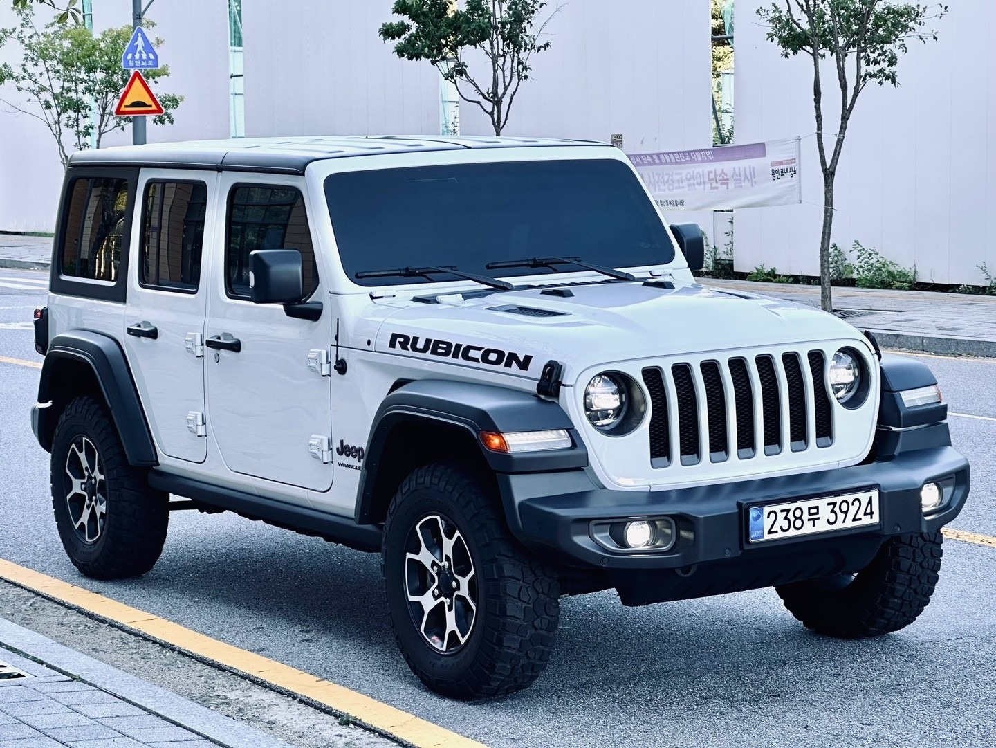 랭글러 JL 4도어 2.0 터보 4WD 루비콘 매물 썸네일