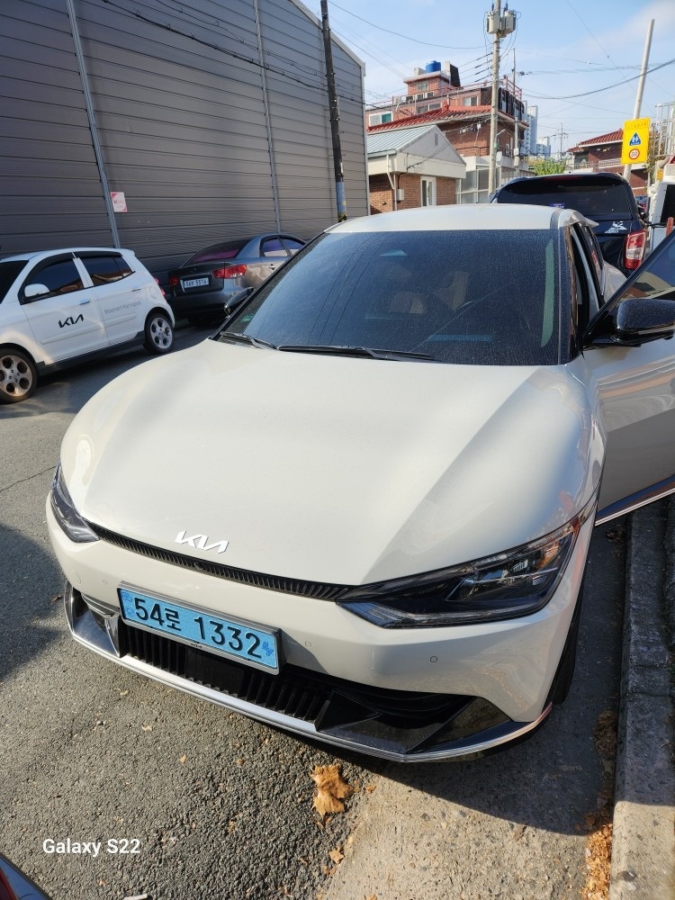 EV6 CV BEV(롱레인지/77.4kWh) RWD 어스(470km) 매물 썸네일