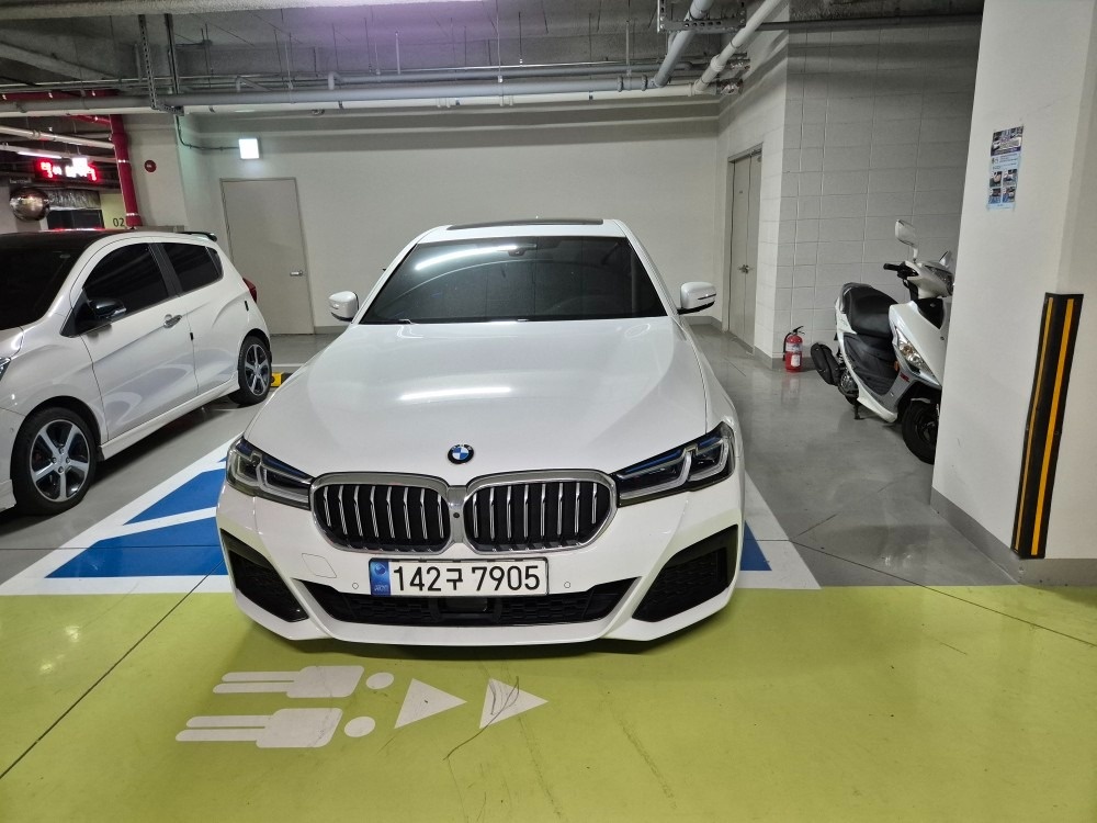 5시리즈 G30 530 i xDrive 페이스리프트 (252마력) 매물 썸네일