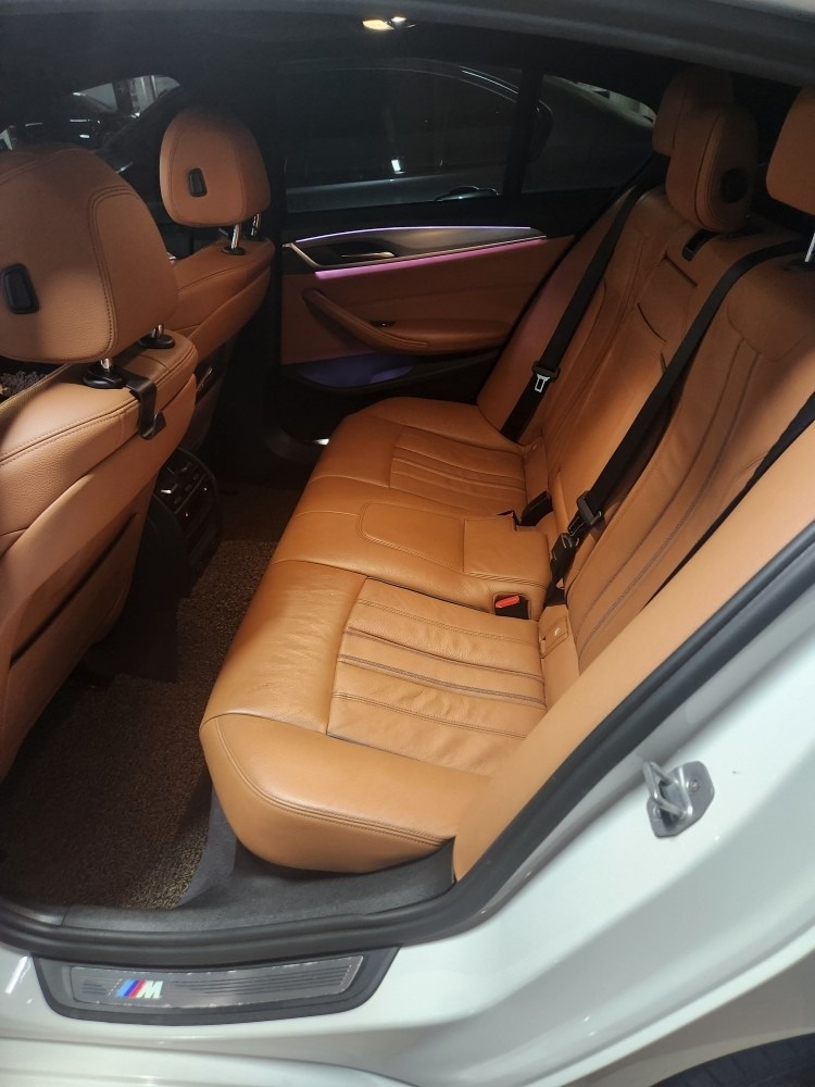 BMW 520d 입니다.
화이트. 꼬 중고차 직거래 (5)