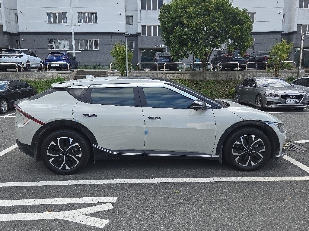 EV6 CV BEV(롱레인지/77.4kWh) RWD 어스(470km) 매물 썸네일