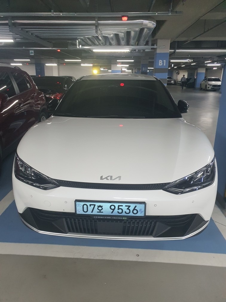 EV6 CV BEV(롱레인지/77.4kWh) RWD 에어(470km) 매물 썸네일