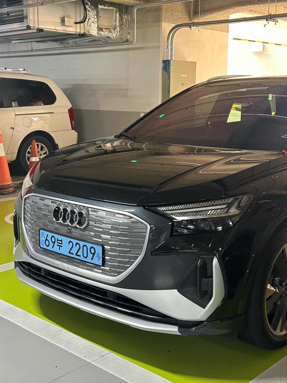 Q4 e-tron BEV(82kWh) RWD 40 (386km) 매물 썸네일