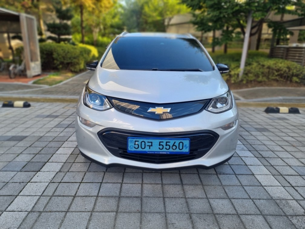 볼트 BEV(66kWh/414km) FWD 프리미어 매물 썸네일