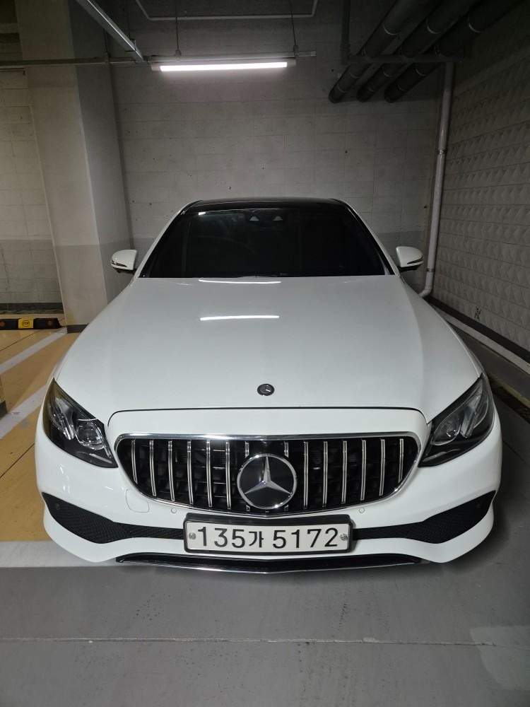 E 클래스 W213 E300 4Matic 전기형 (211마력)아방가르드 인텔리전트 드라이브 매물 썸네일