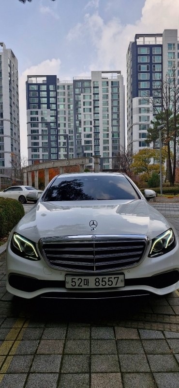 E 클래스 W213 E220 d 4Matic 전기형 (194마력) 매물 썸네일