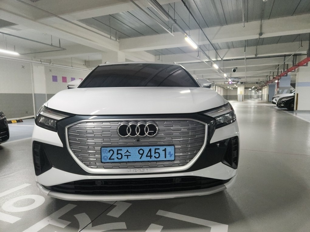 Q4 e-tron BEV(82kWh) RWD 40 (386km) 매물 썸네일