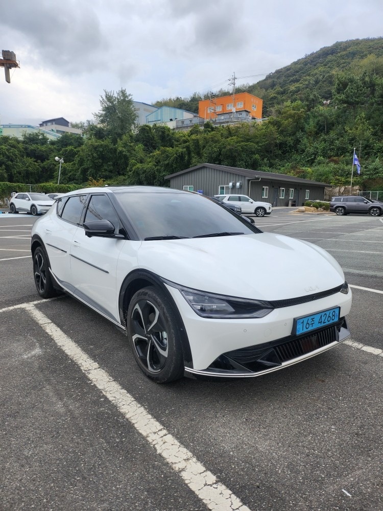 EV6 CV BEV(롱레인지/77.4kWh) RWD 어스(470km) 매물 썸네일