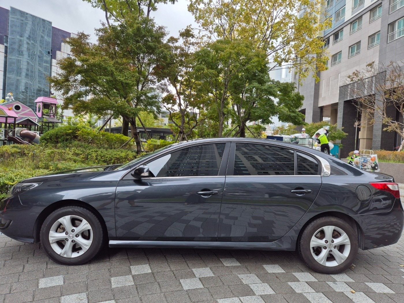 -운전석쪽 앞범퍼 아래쪽 스크래치있음 중고차 직거래 (2)