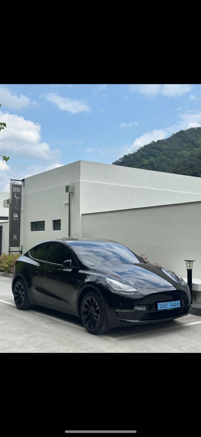 모델 Y BEV(75kWh) RWD 스탠다드 레인지 매물 썸네일