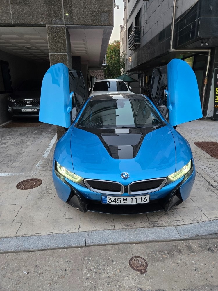 i8 I12 1.5 PHEV 쿠페 4WD 전기형 (231마력) 매물 썸네일