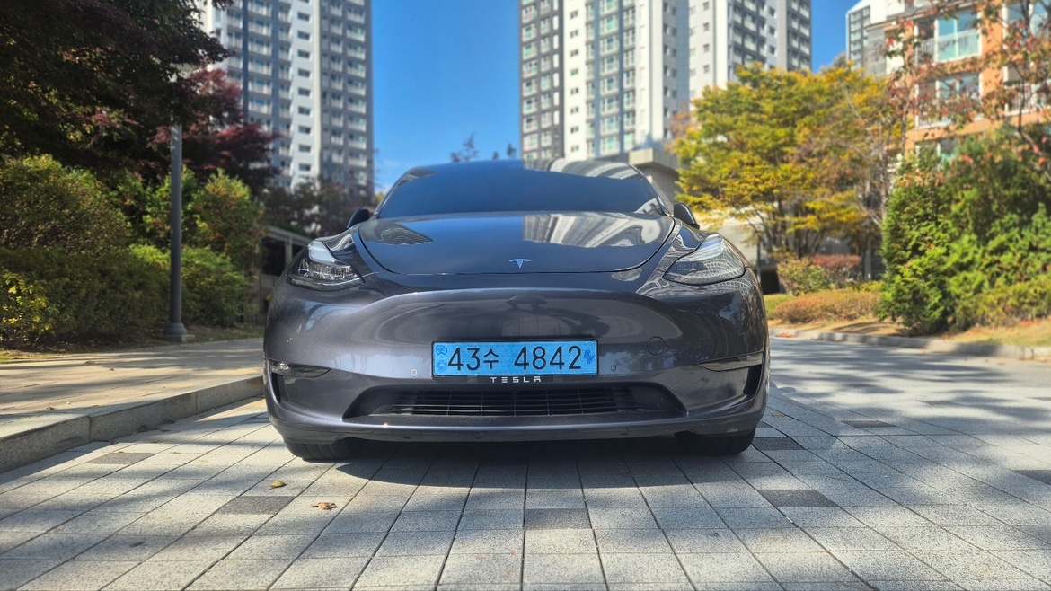 모델 Y BEV(75kWh) RWD 스탠다드 레인지 매물 썸네일