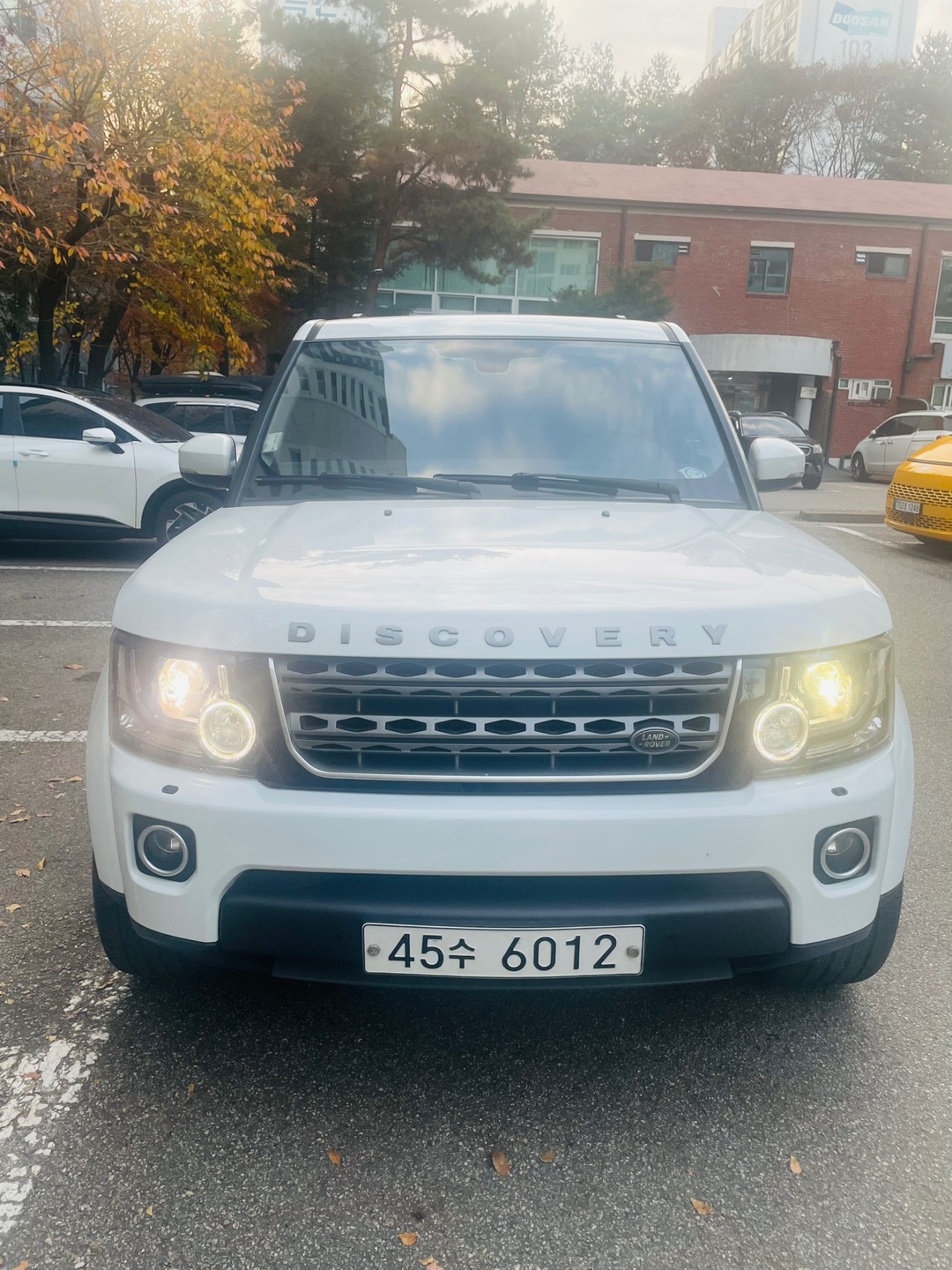 디스커버리 4 L319 3.0 TD V6 SE 매물 썸네일