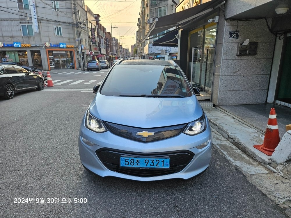 볼트 BEV(66kWh/414km) FWD 프리미어 매물 썸네일