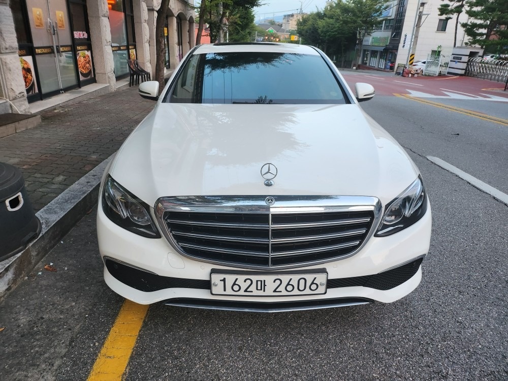 E 클래스 W213 E220 d 4Matic 전기형 (194마력) 매물 썸네일