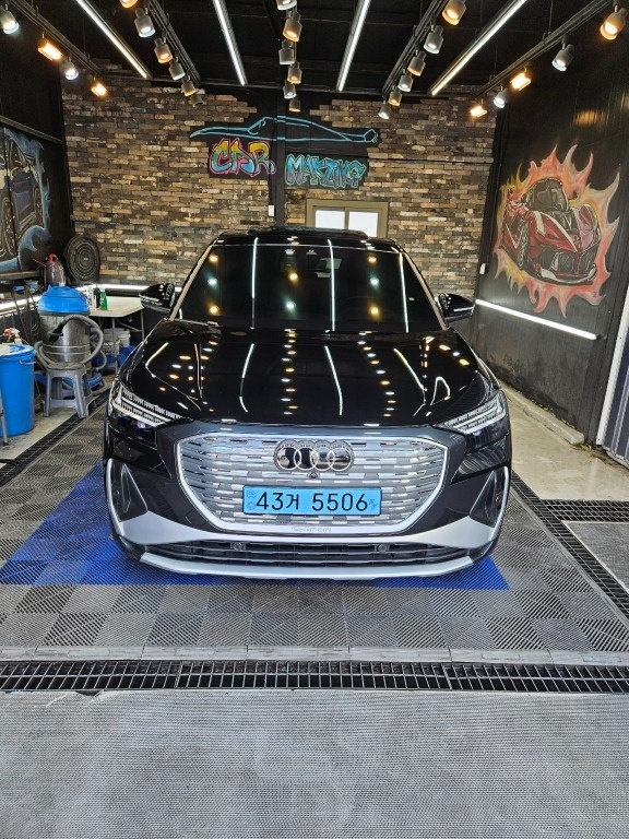 Q4 e-tron BEV(82kWh) 스포트백 RWD 40 (357km) 매물 썸네일