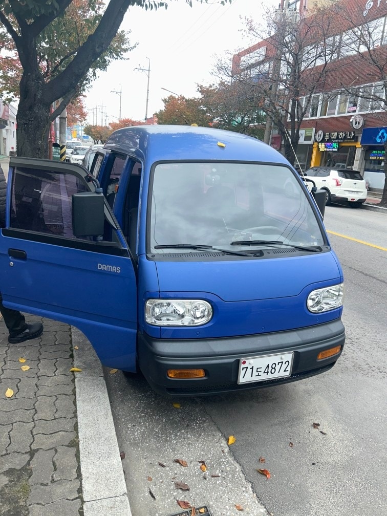 주행거리가 많지 않으며
깨끗하게 잘 