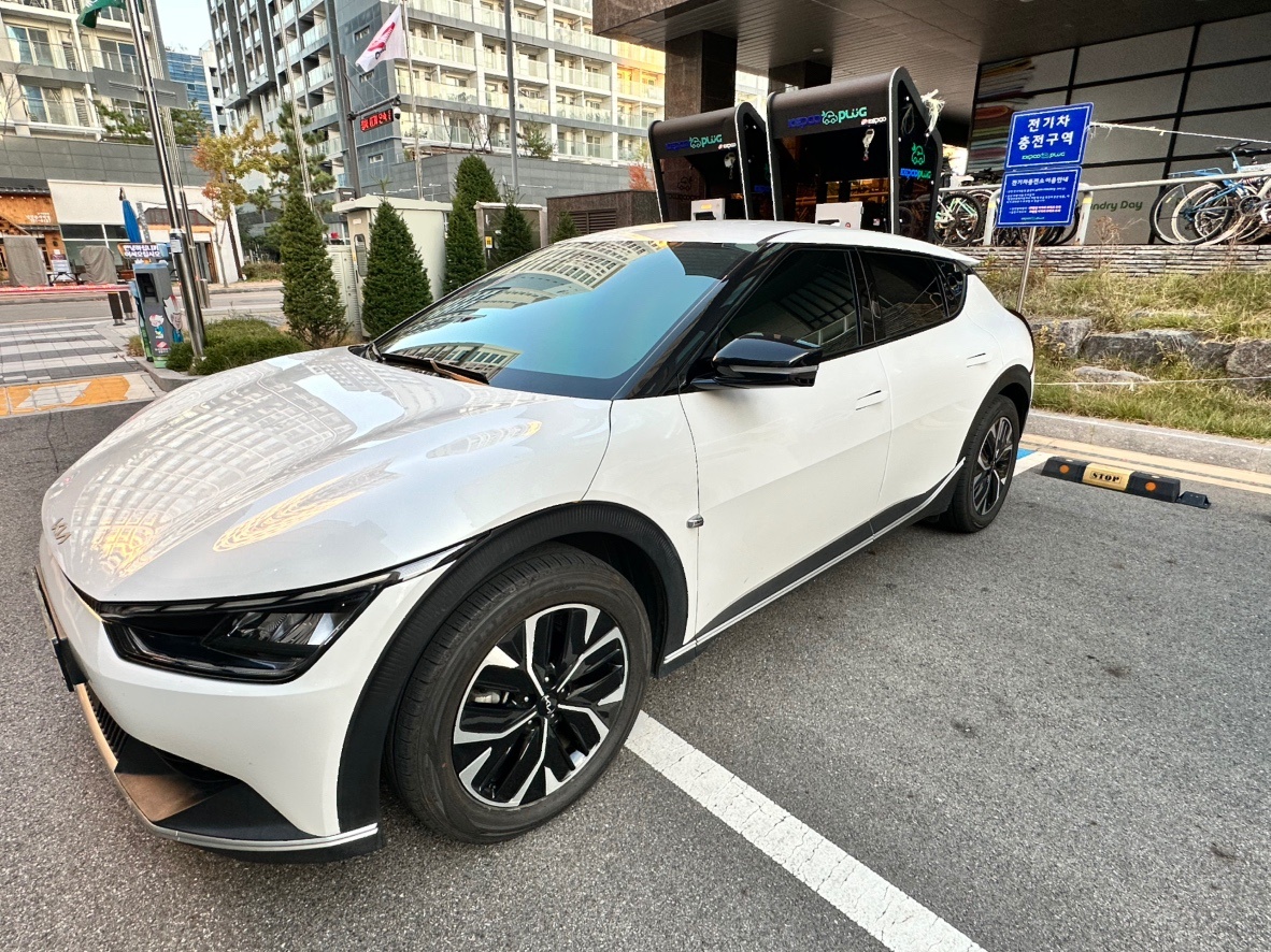 EV6 CV BEV(롱레인지/77.4kWh) AWD 에어(441km) 매물 썸네일