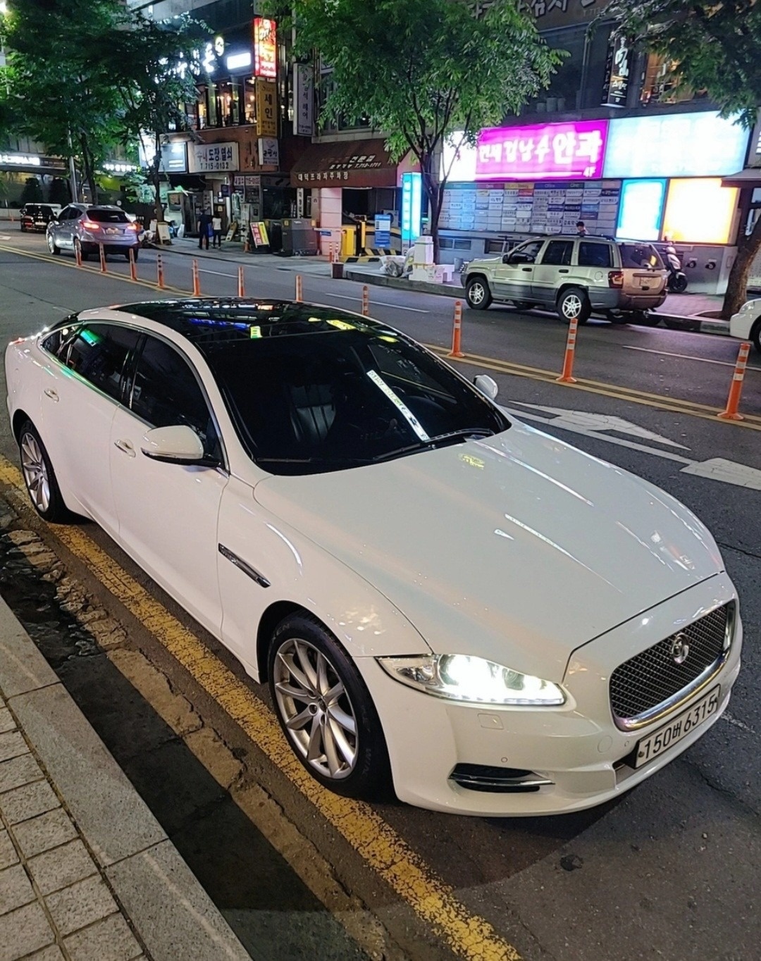 XJ X351 3.0 d 프리미엄 럭셔리 LWB 매물 썸네일