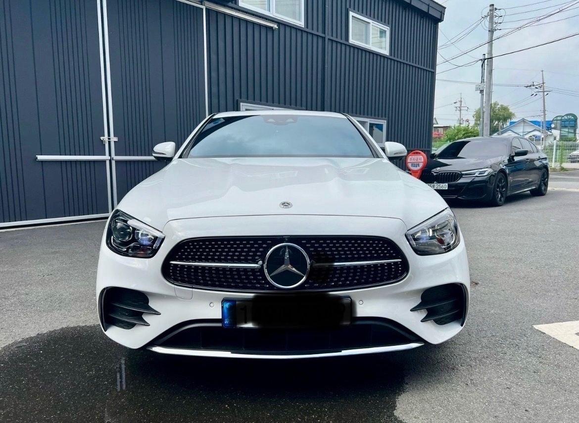 E 클래스 W213 E250 후기형 (211마력)AMG Line 매물 썸네일