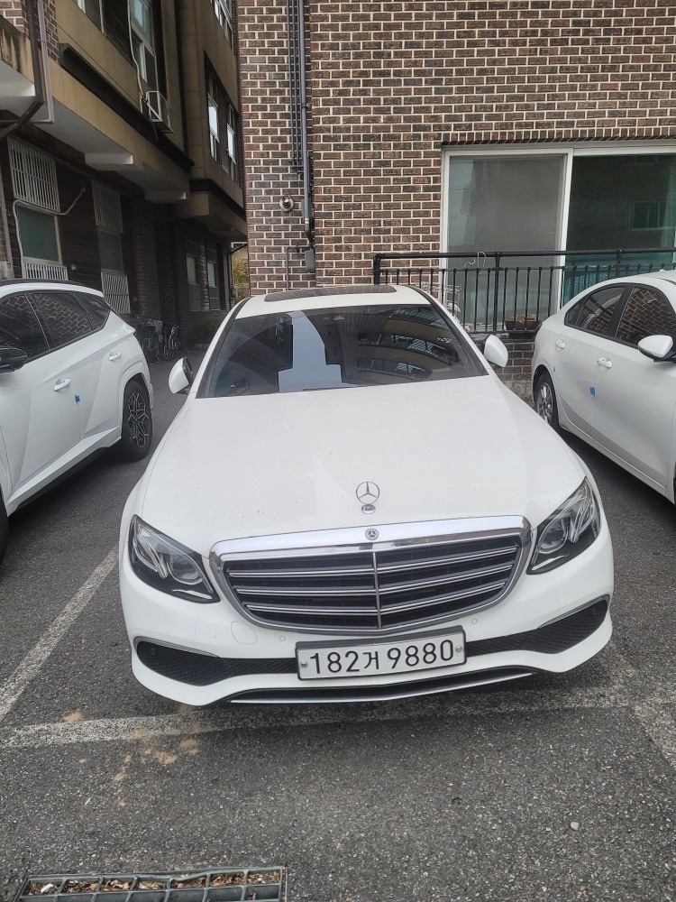 E 클래스 W213 E220 d 4Matic 후기형 (194마력)익스클루시브 매물 썸네일