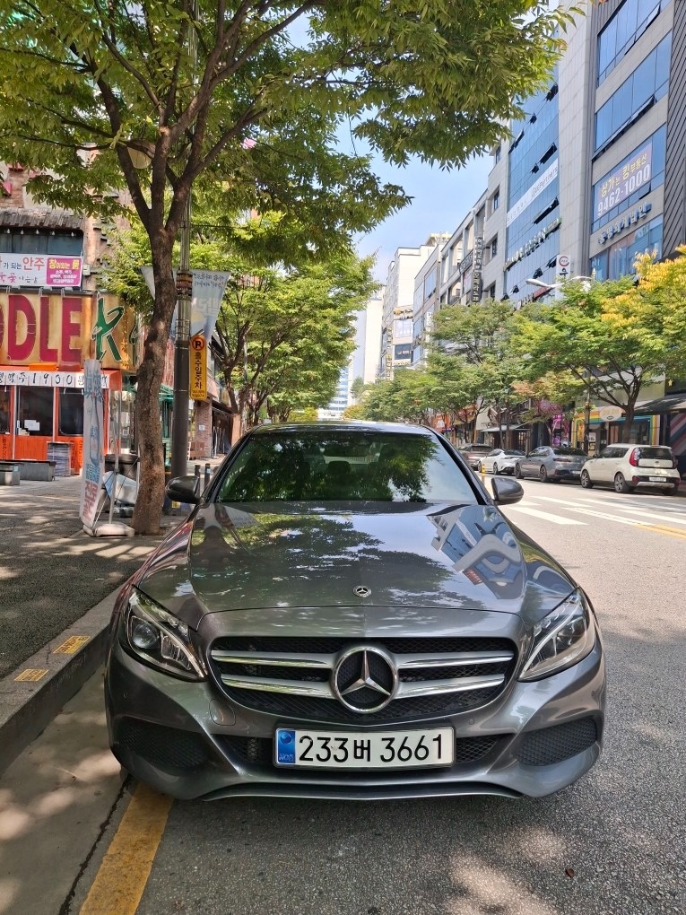 벤츠 C클래스 C220d 아방가르드
 중고차 직거래 (1)