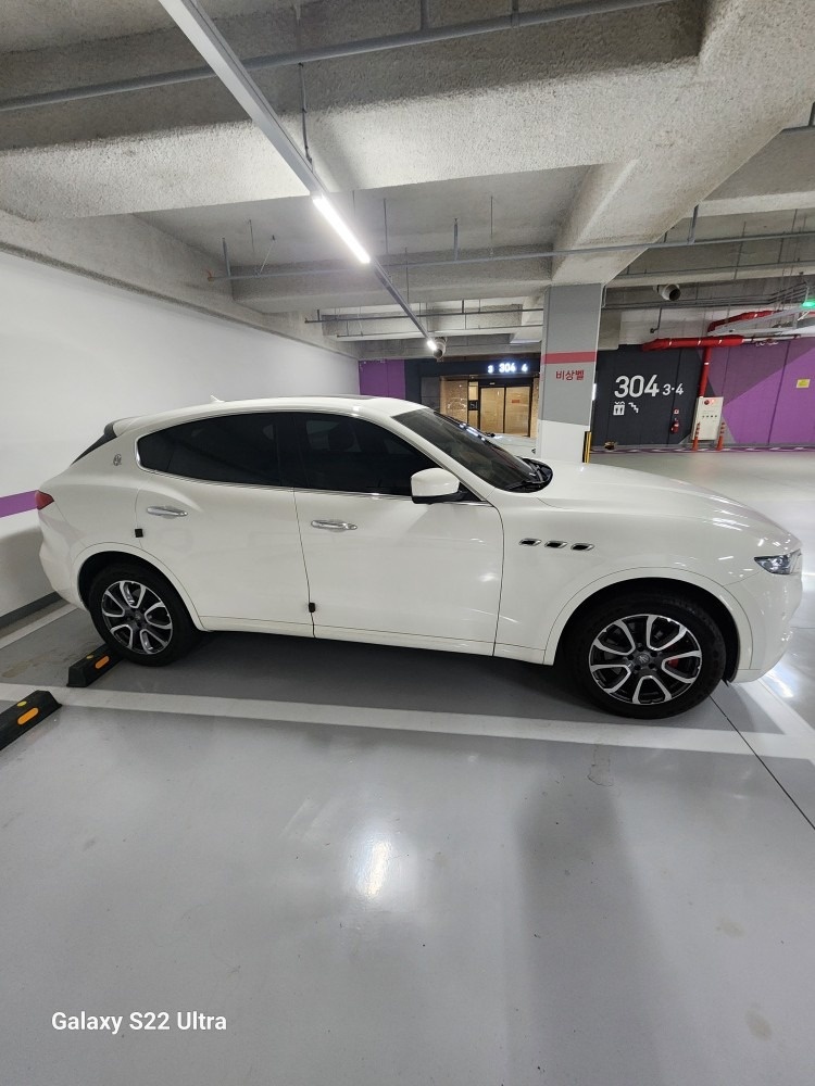 르반떼 3.0 AWD 럭셔리 매물 썸네일