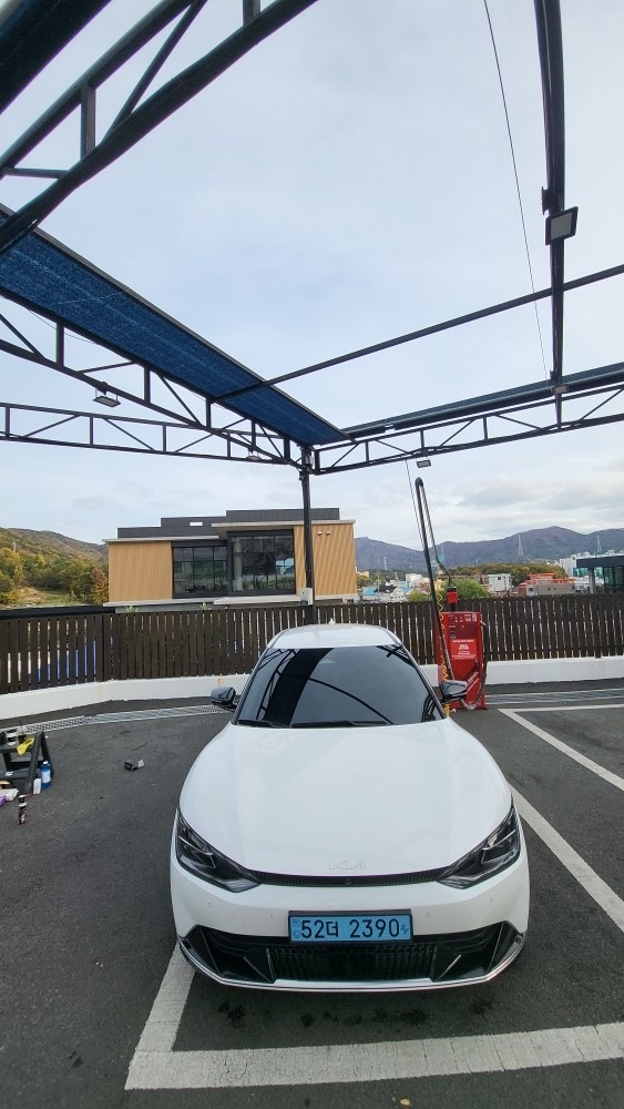 EV6 CV BEV(롱레인지/77.4kWh) RWD 어스(470km) 매물 썸네일