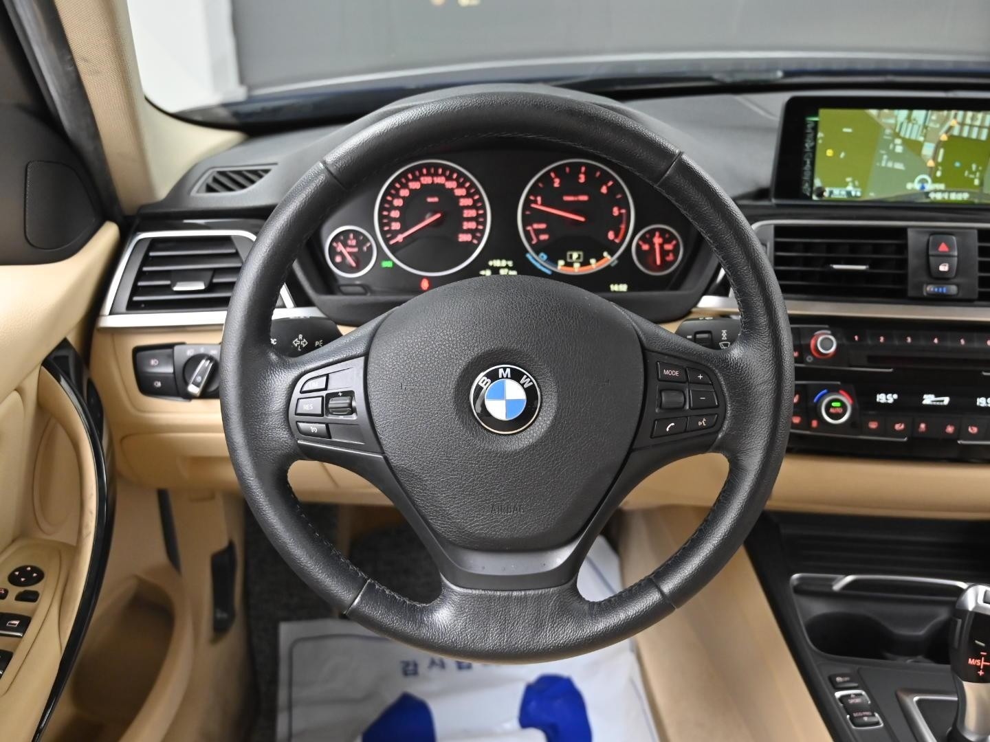 320d xdrive 차량입니다 
실 중고차 직거래 (18)