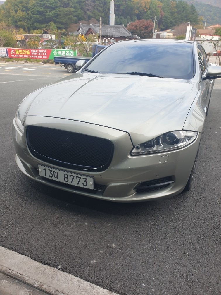 XJ X351 3.0 d 프리미엄 럭셔리 LWB 매물 썸네일