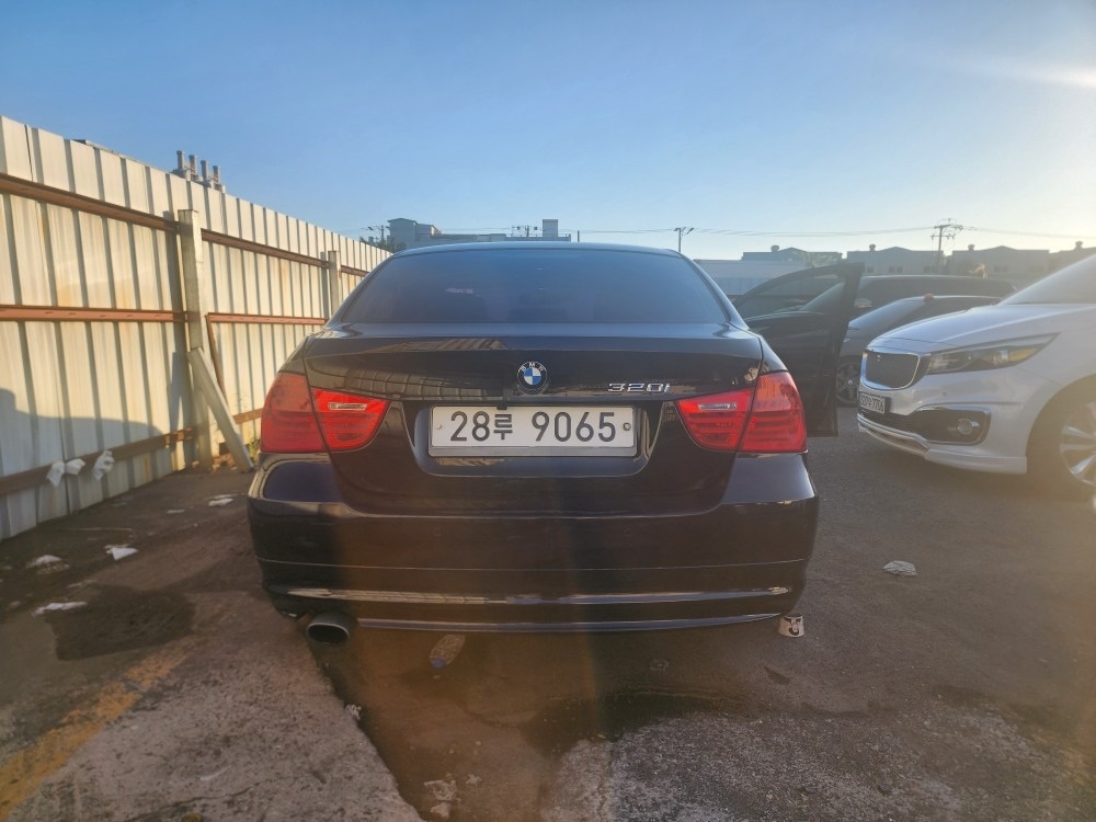 차명 : BMW 10년식 e90 32 중고차 직거래 (4)