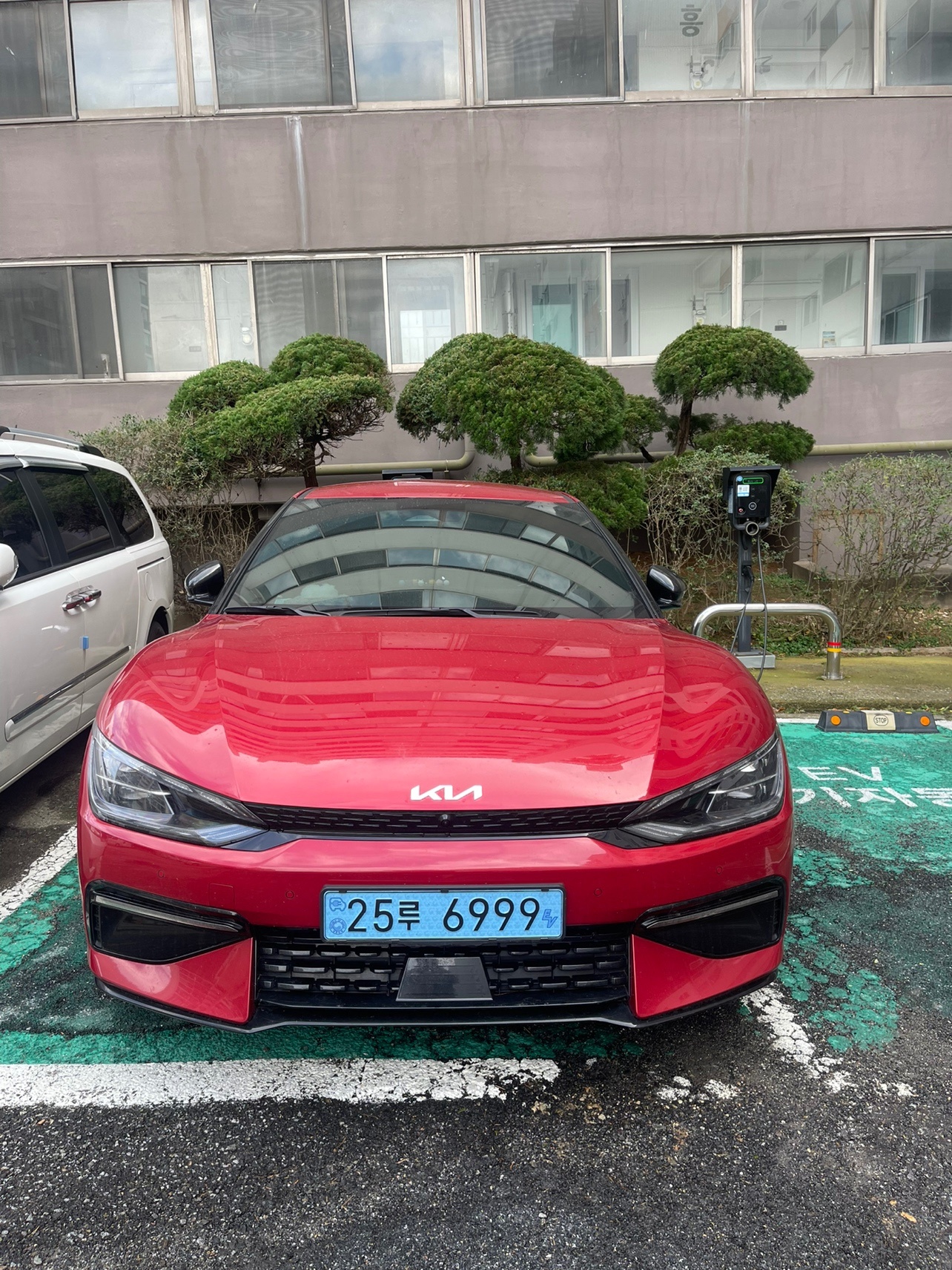 EV6 CV BEV(롱레인지/77.4kWh) RWD GT-Line(434km) 매물 썸네일