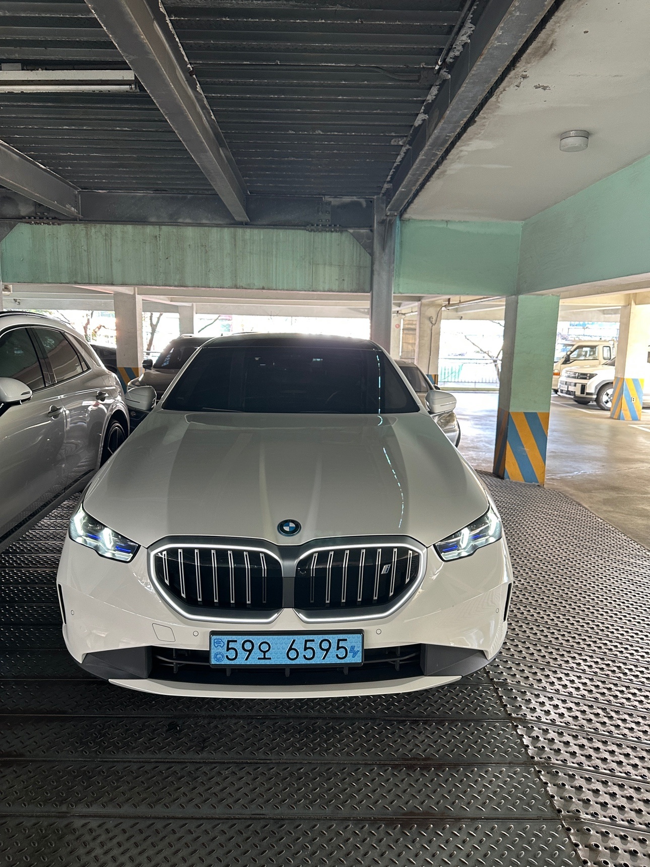 i5 G60 40(81.2kWh) eDrive (340마력) 매물 썸네일